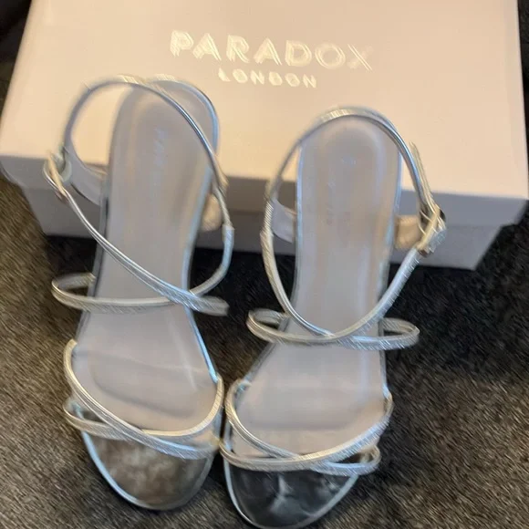 👡Beautiful women’s strapping gold sparkling sandals by Paradox of London - Picture 5 of 6